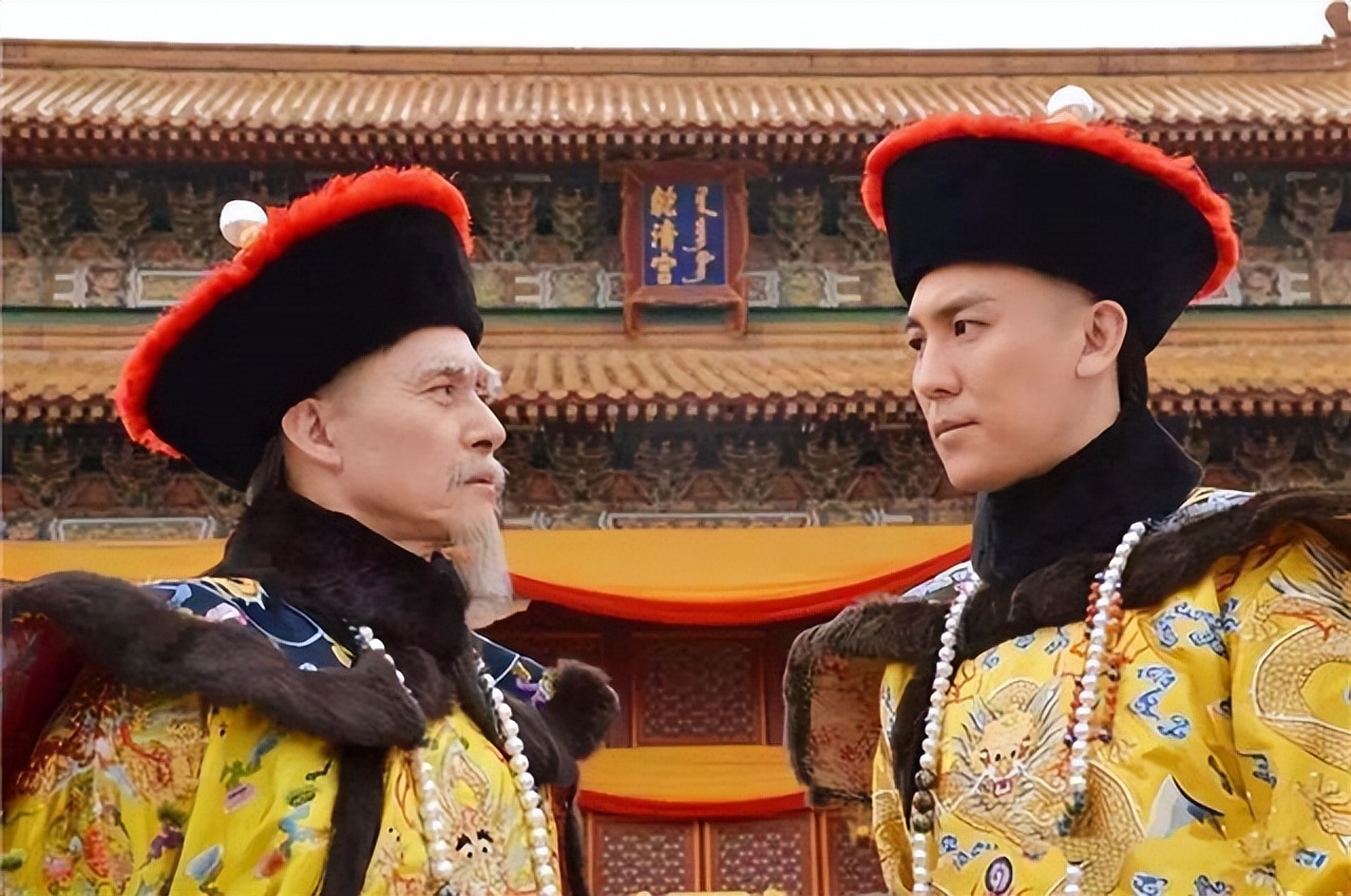 嘉庆称帝后与乾隆分工：乾隆退而不让，和珅二皇帝，嘉庆侍皇帝