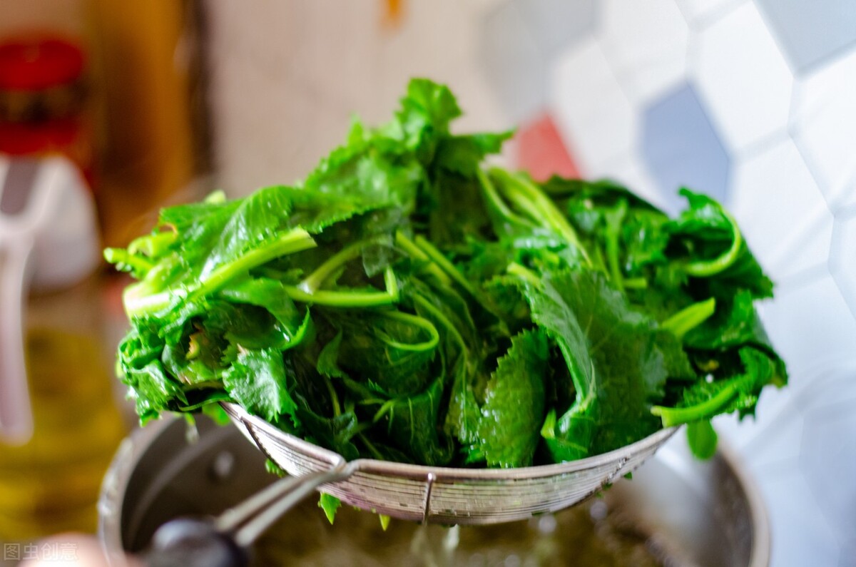 白醋和盐泡蔬菜有什么功效,盐水洗果蔬的功效