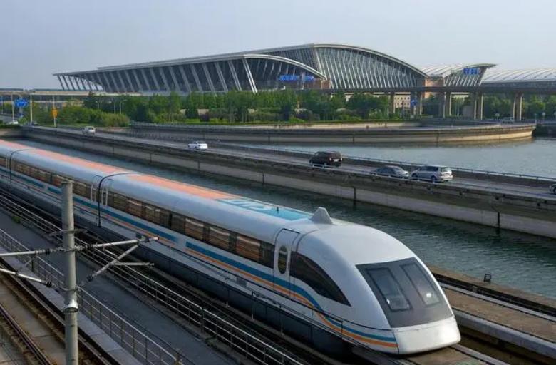 磁悬浮列车是怎么修建的,磁悬浮火车是如何实现高速运行的