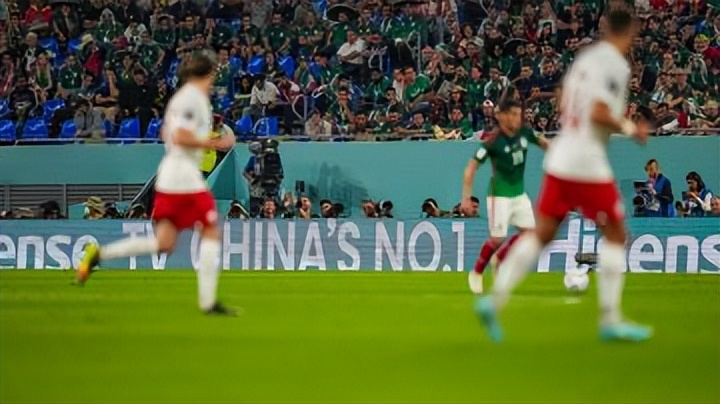 莱万能拿金球奖吗,莱万的标志性点球有争议吗