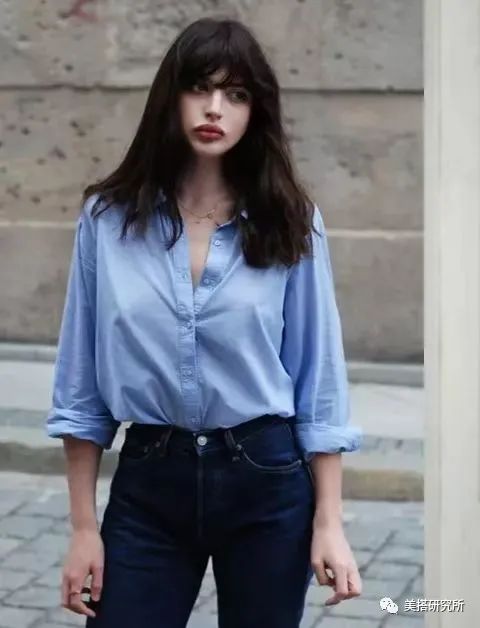 胸大的女生穿什么都显胖该怎么办,胸部大女生穿衣年龄小怎么办