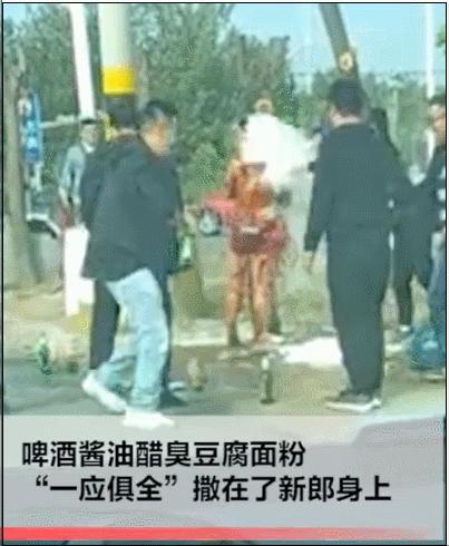 伴郎摸新娘屁股、公公强吻儿媳、伴娘被袭胸，恶俗婚闹能有多恶心