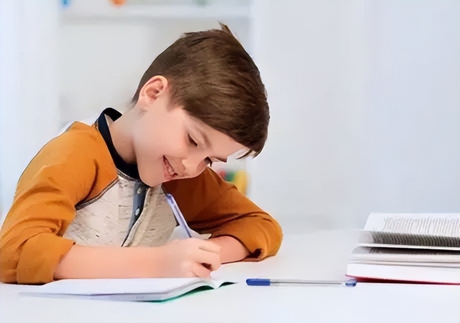 小学老师让家长分享教育心得,小学家长不要过分关注分数