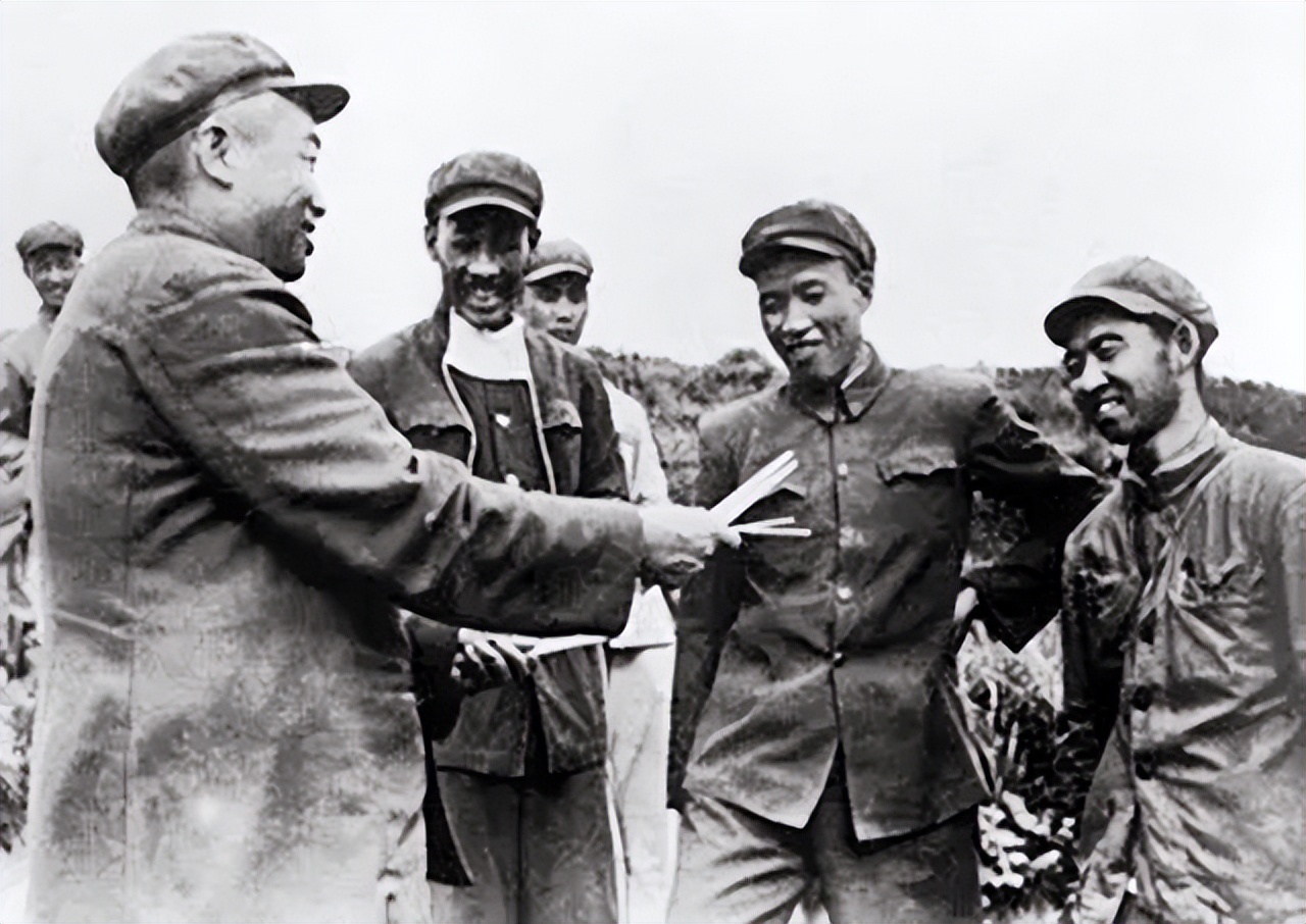 朝鲜战场上，彭老总怒骂两位志愿军军长，他们犯了什么错