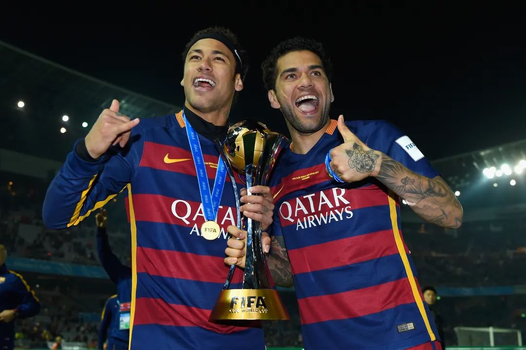 在诺坎普跳起的美丽桑巴