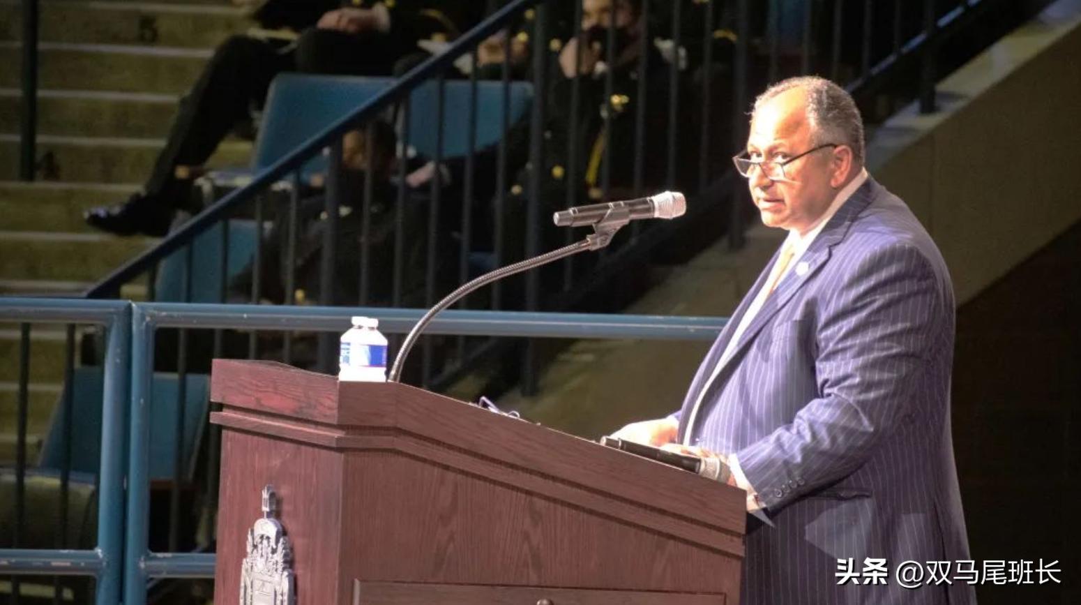 急眼了!中东土豪看上中国052D,美军部长破口大骂:他们船有问题