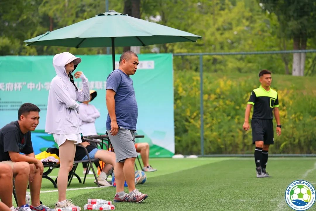 东湖路小学校园足球总决赛,喜报校园足球冠军