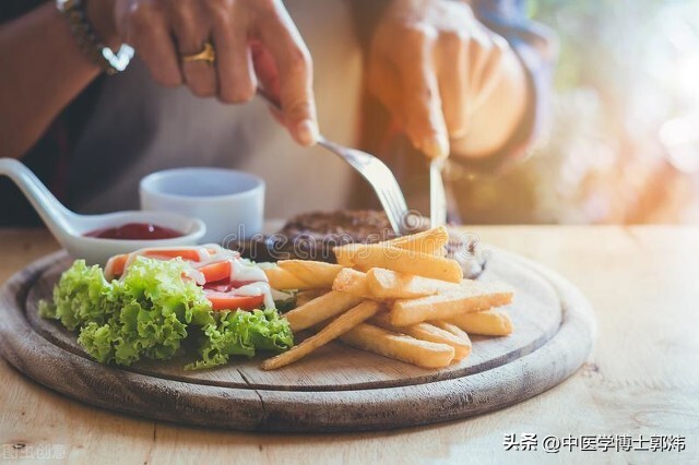 盗汗衣服都被汗水湿透,盗汗湿透衣服会出现什么症状