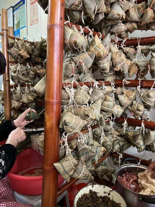 肉粽软糯鲜香大肉粽口感特别好,蛋黄肉粽软糯香甜味道棒棒哒