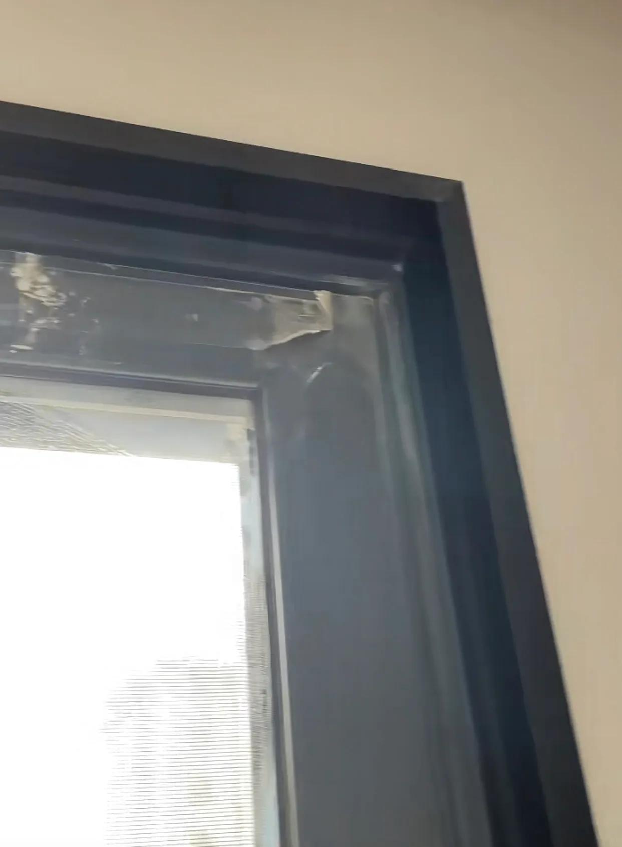 跑了10个工地现场，我终于明白了实木烤漆窗套和不锈钢窗套的区别