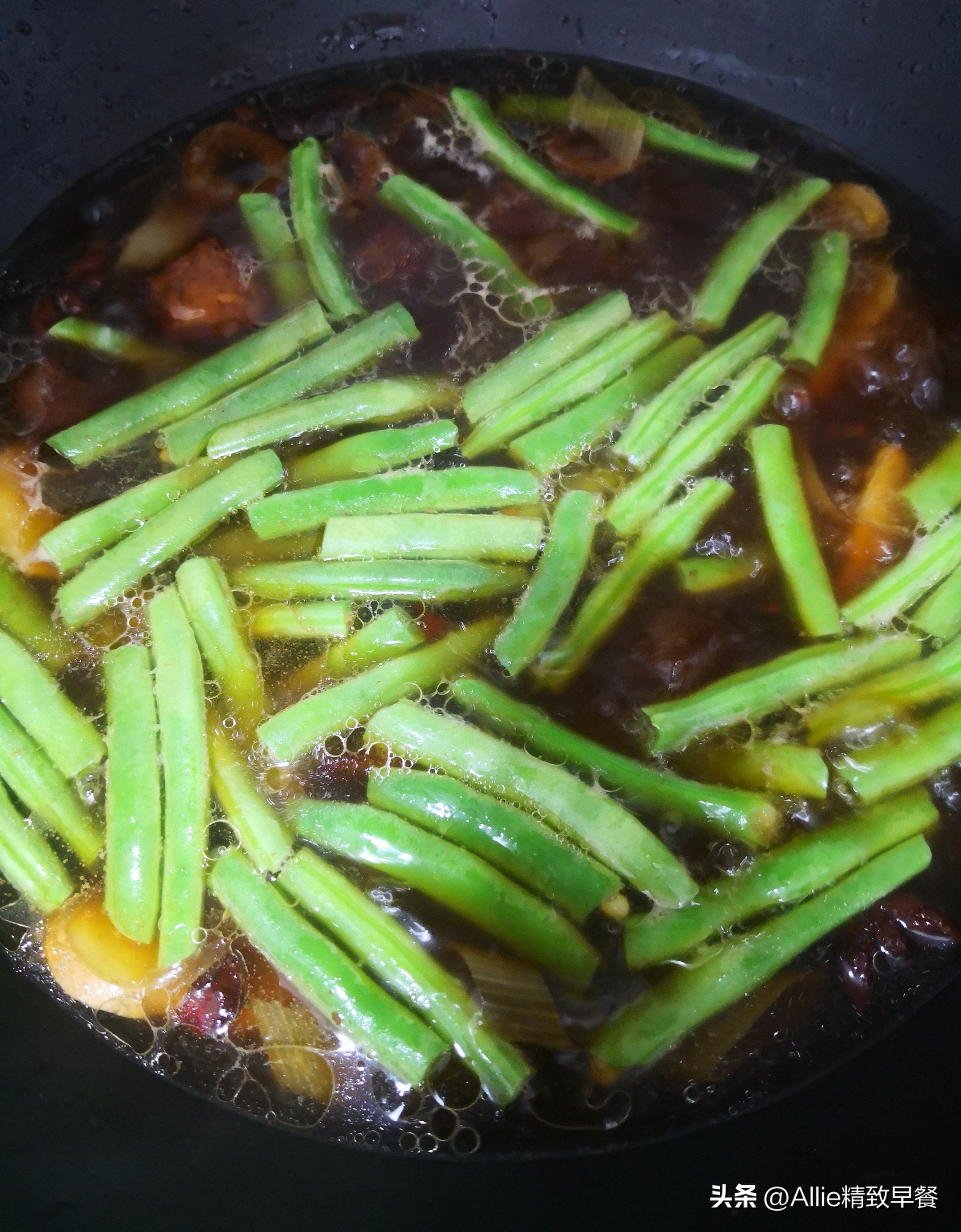 生面条做焖面怎么老是粘锅,焖面怎么做才能软烂不粘锅