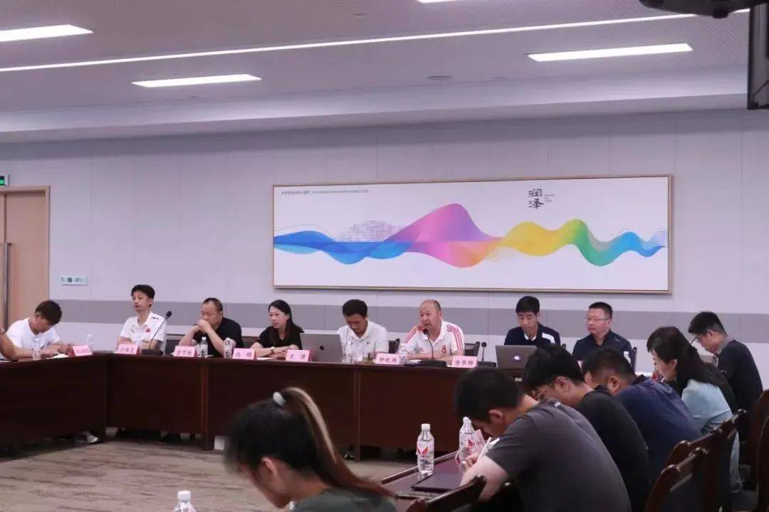 扛旗争先方面存在的差距,扛旗夺杯追赶超越