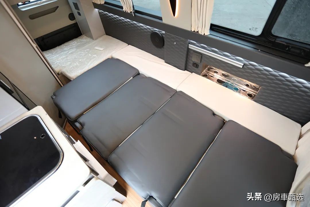 福特新全顺升顶商旅房车,福特新全顺2023款旅居房车