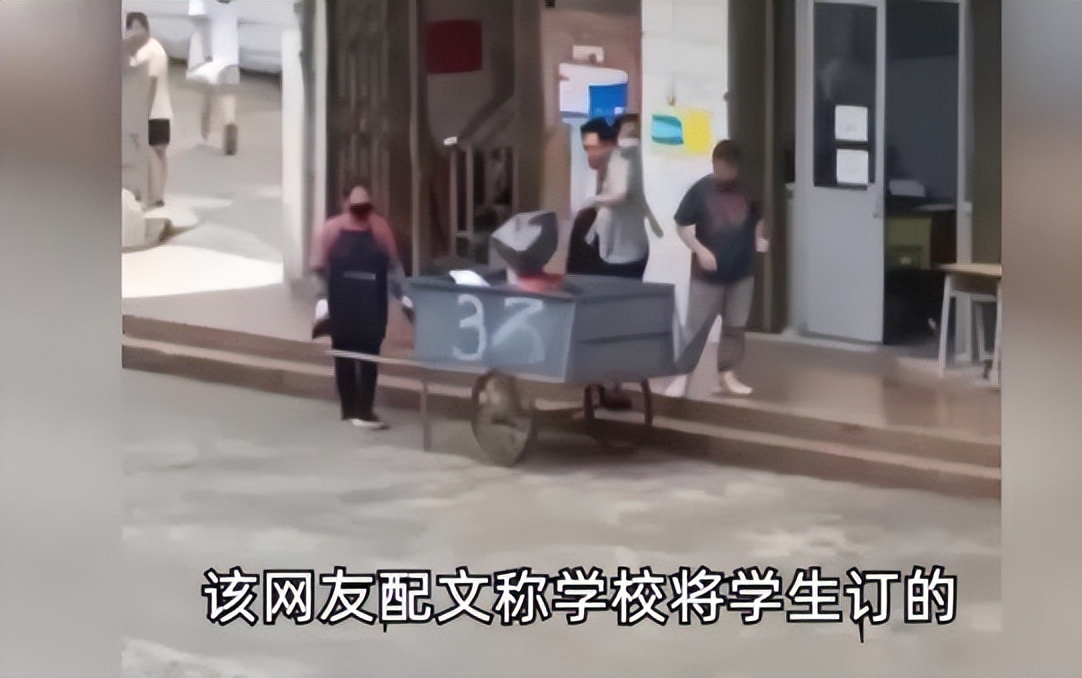 广东一学校扔了近百份外卖,广东一学校将学生外卖全扔垃圾桶