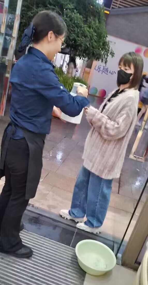 良品铺子零食新品牌,良品铺子零食人气爆棚