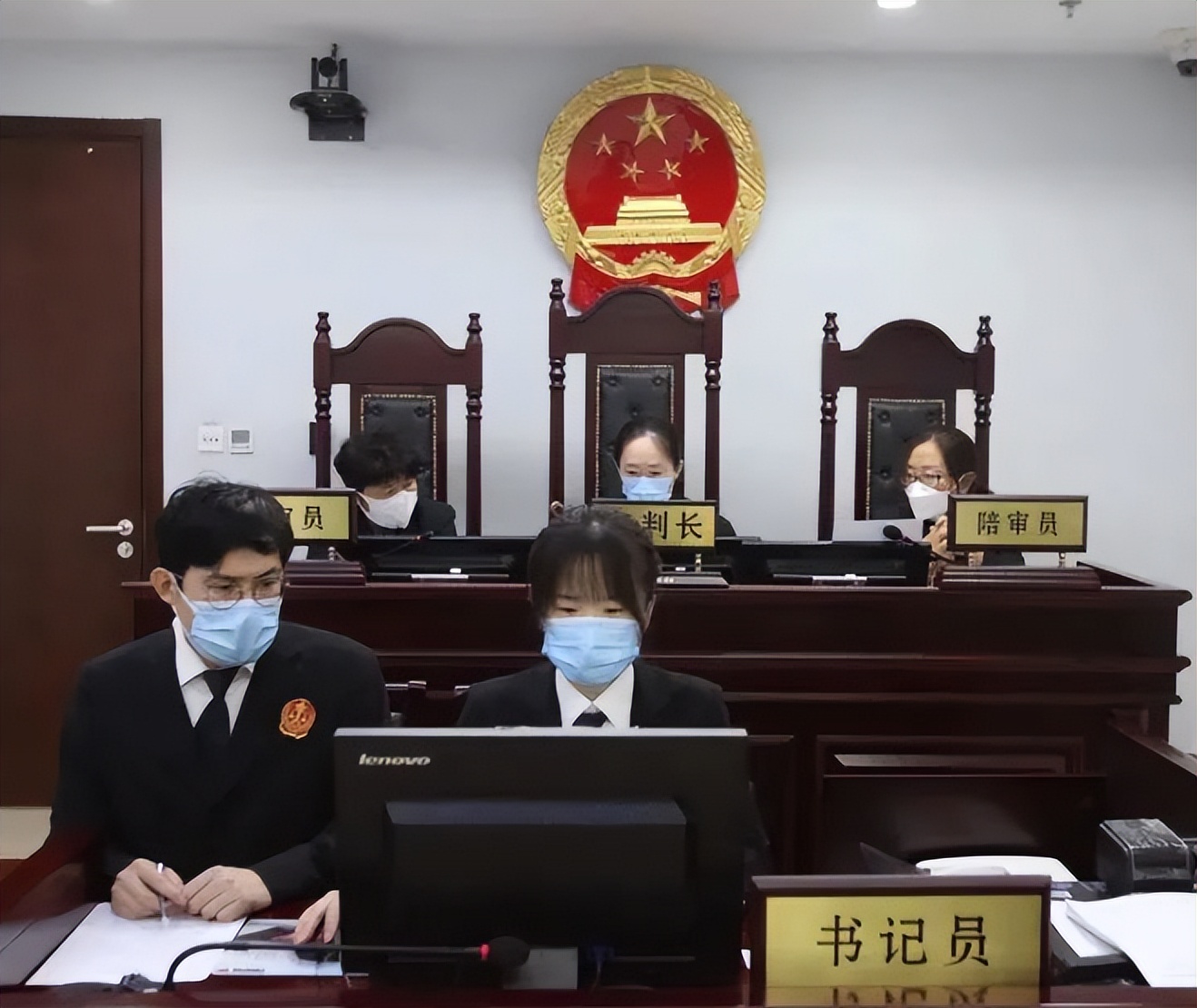 “双面人”刘某业，不顾女孩哭喊，多次在办公室对其实施性侵