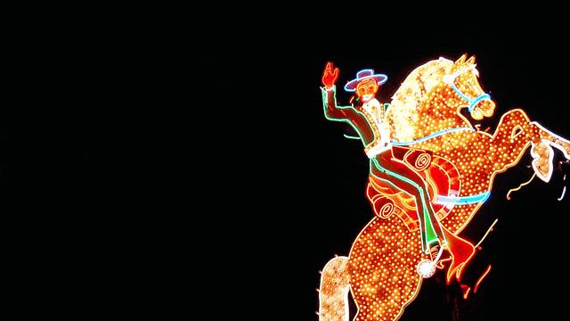 TCLQ10H深度体验让MiniLED电视疯狂卷起来