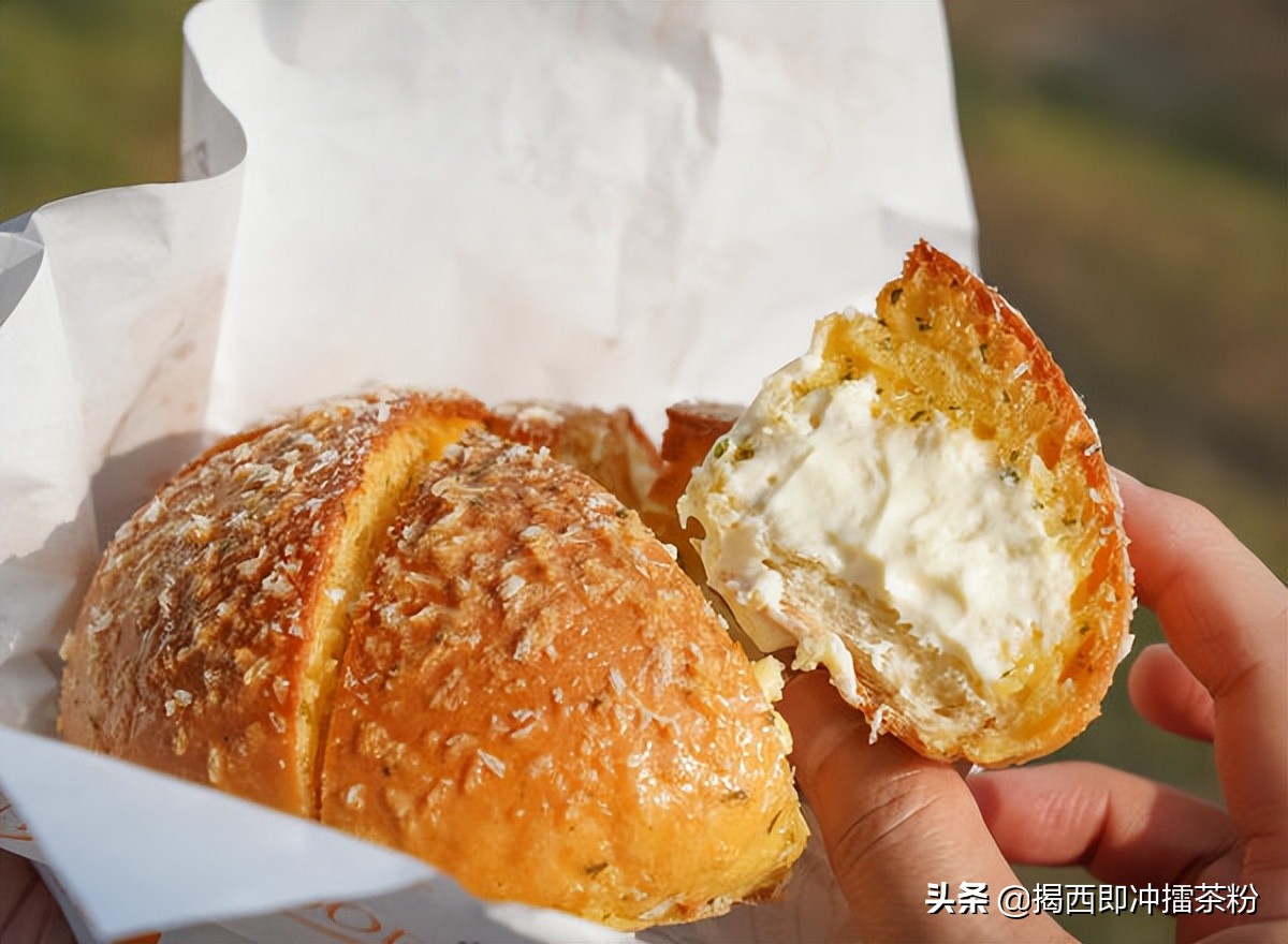 爆浆蒜香奶酪包探店,原味流心乳酪包