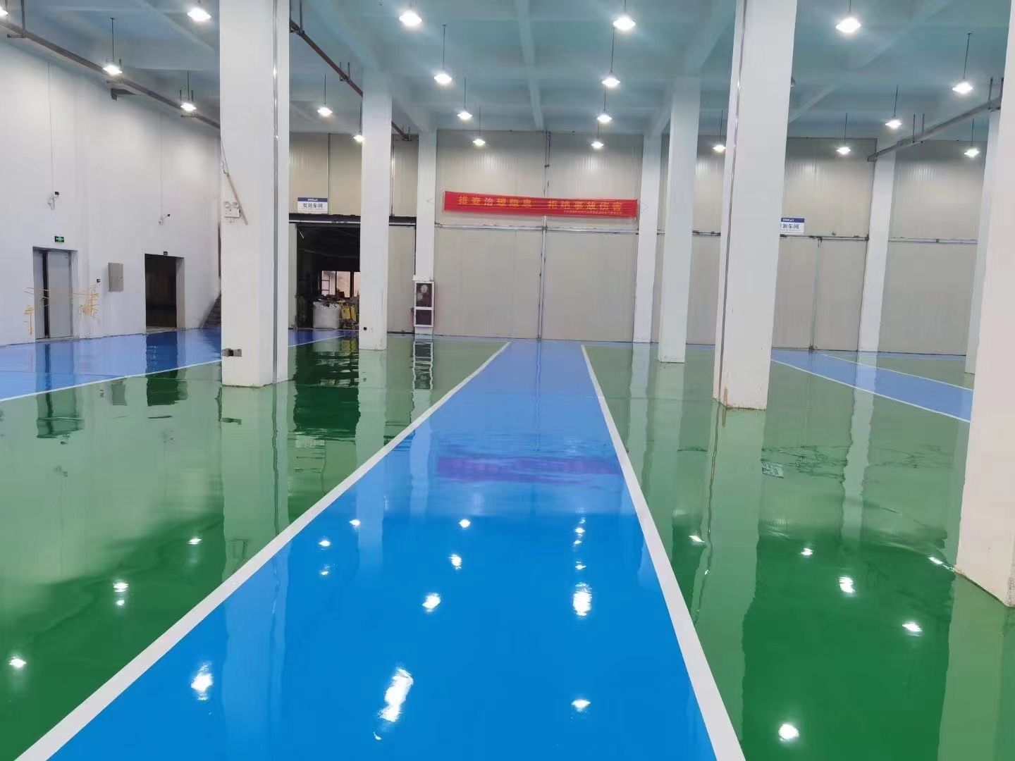 环氧自流平地坪施工完整版,环氧地坪自流平是怎样做的