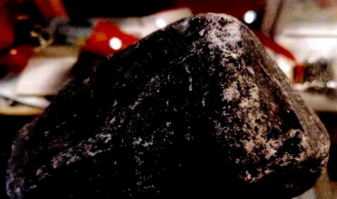 新疆一牧民发现17吨重陨石,最近新疆发现的最贵的陨石