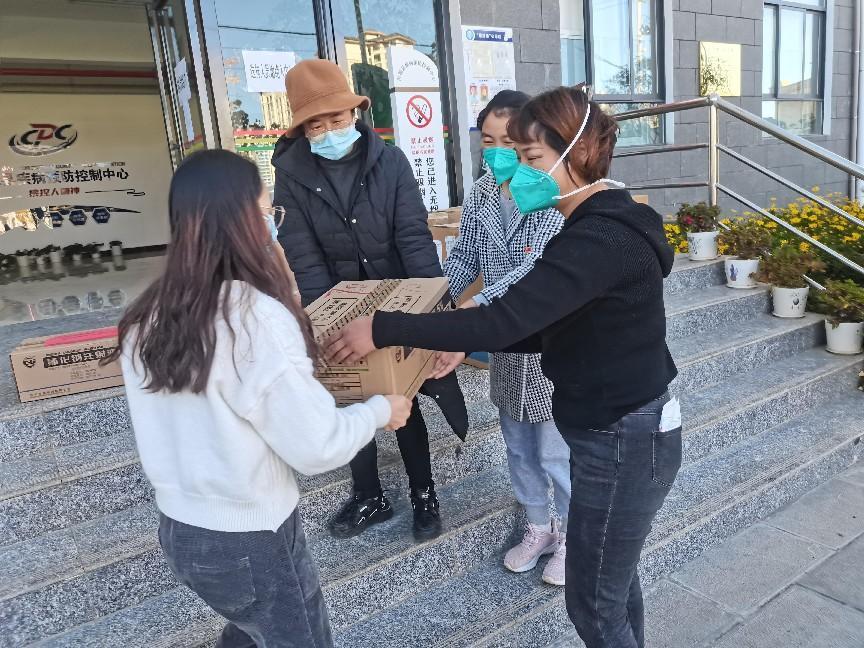 保山市中医院免费发放防疫大锅药,四川中医院免费发放防疫汤