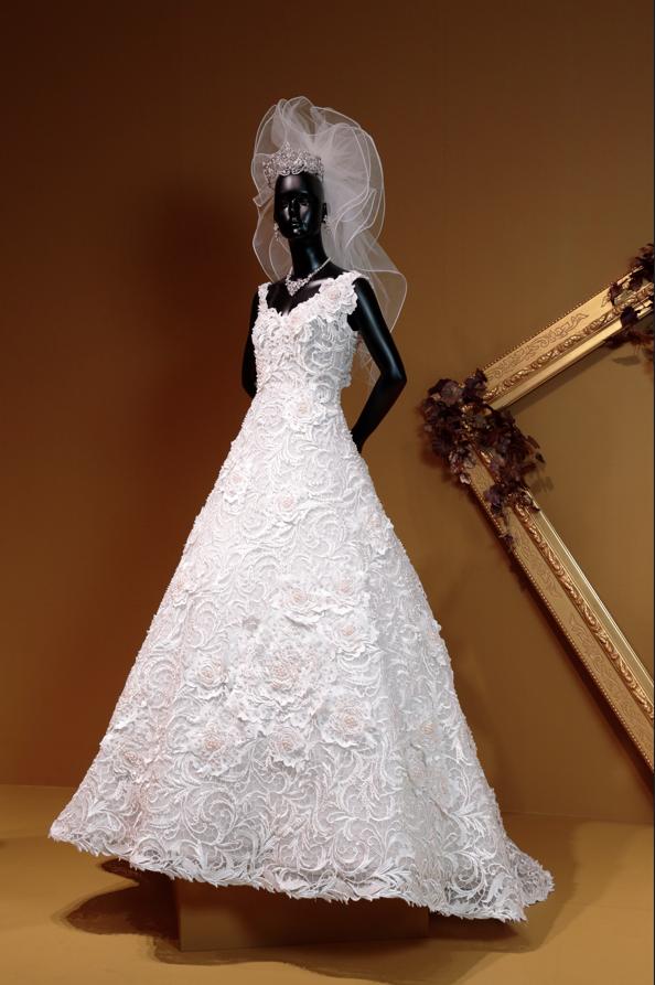 亚洲婚纱女王杀进内娱，女星们集体坐不住了