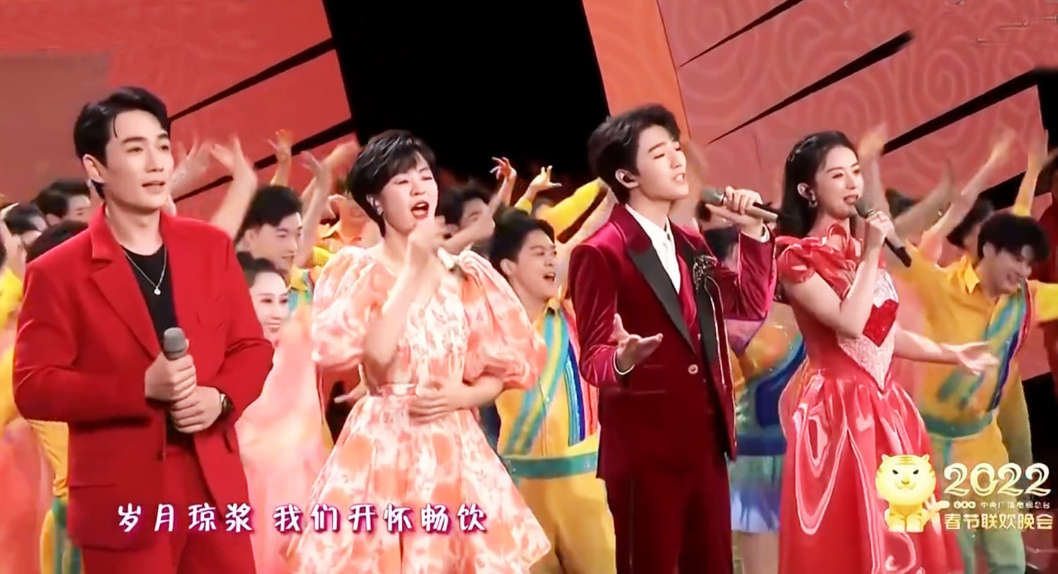 央视春晚主持人阵容官宣国际版,央视春晚主持人团队官宣