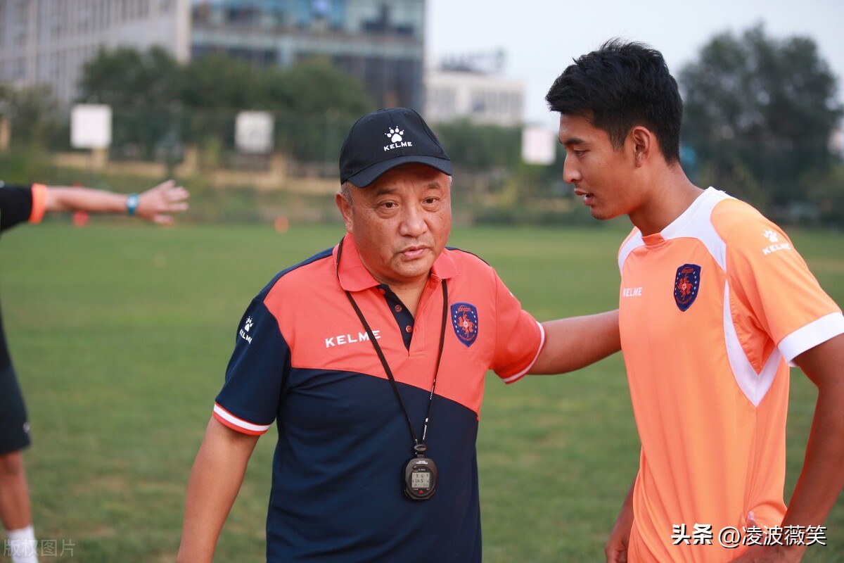 不说再见青岛星河湾,老帅殷铁生谈青岛海牛队升入中超