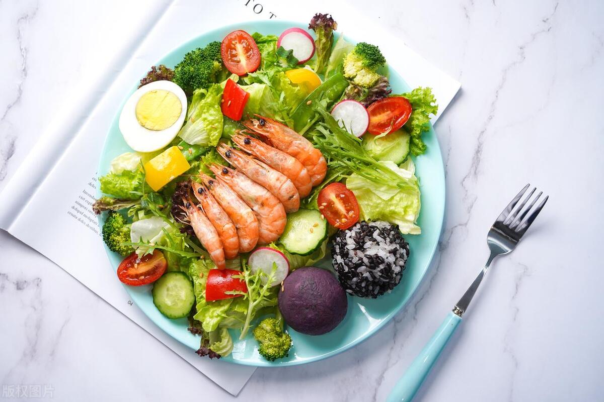 在家也能锻炼出一身肌肉的方法,如何快速练出肌肉健身房