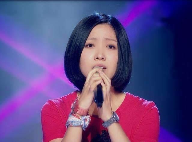 姚贝娜铜像图文,姚贝娜墓地雕塑