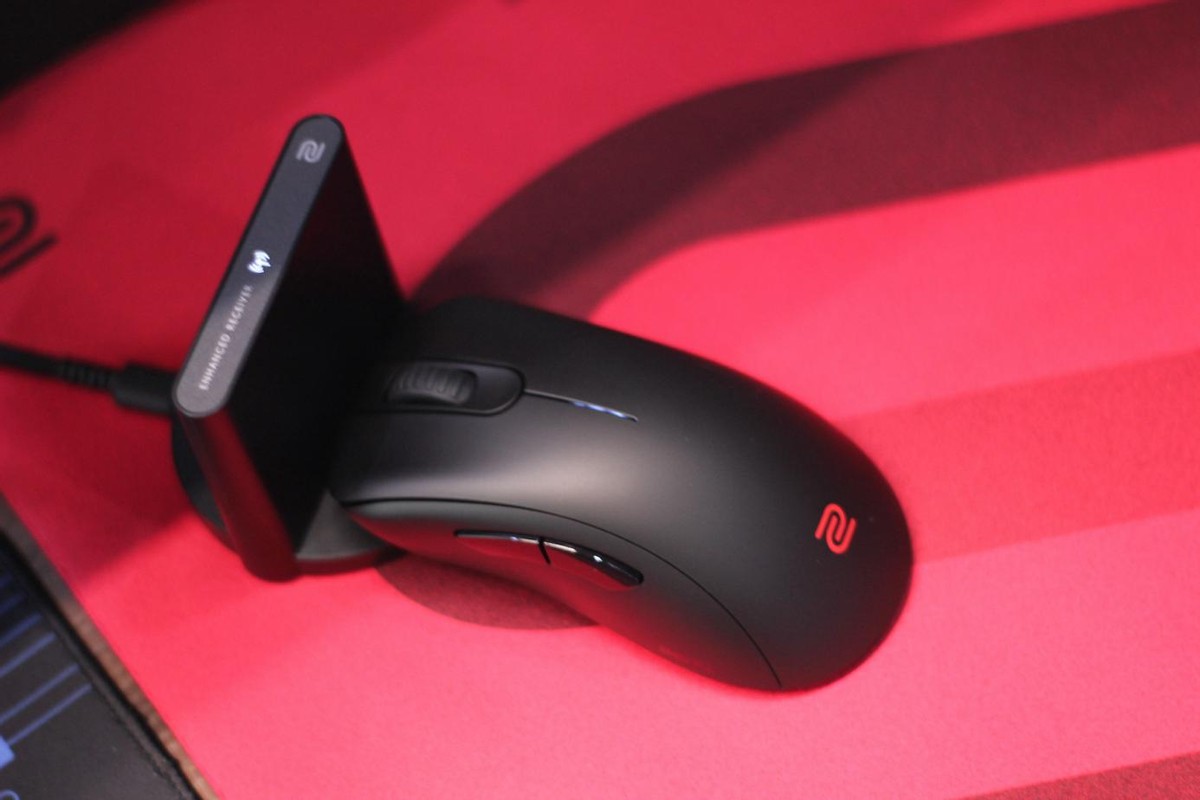 卓威鼠标ec2-cw怎么用,毒蝰v3pro和卓威ec2-cw哪个好用