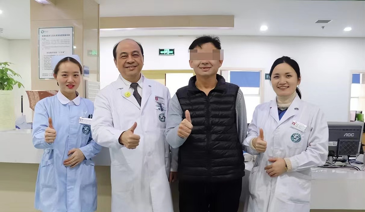 42岁被确诊胃癌晚期拒绝化疗被判死刑，家人不肯放弃救了他