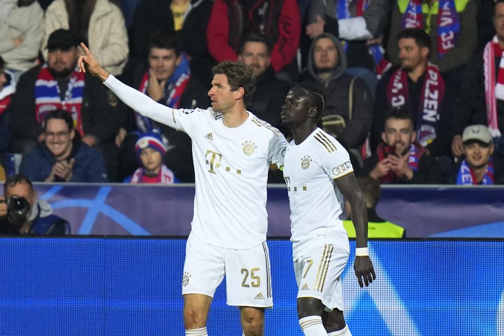 德国门将诺伊尔出来踢球,德国诺伊尔复出