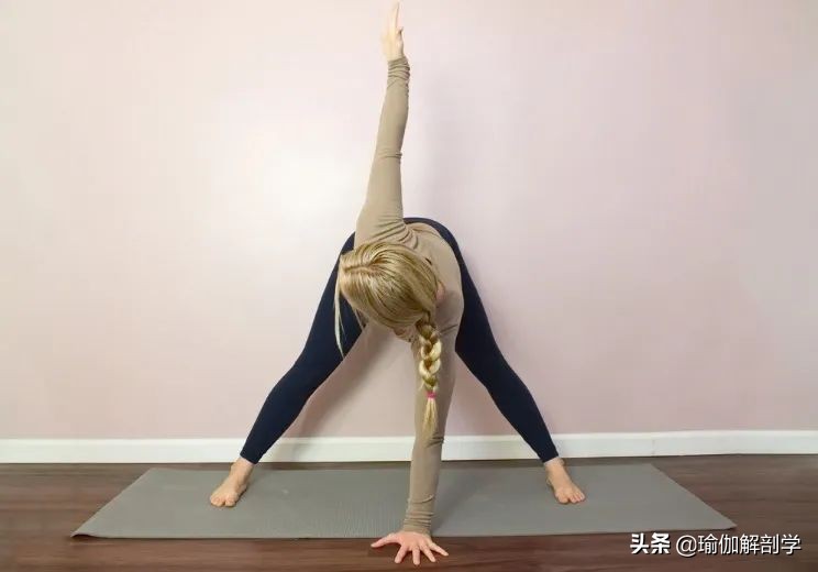 缓解脊柱僵硬后背酸痛瑜伽,如何用瑜伽缓解腰背疼痛