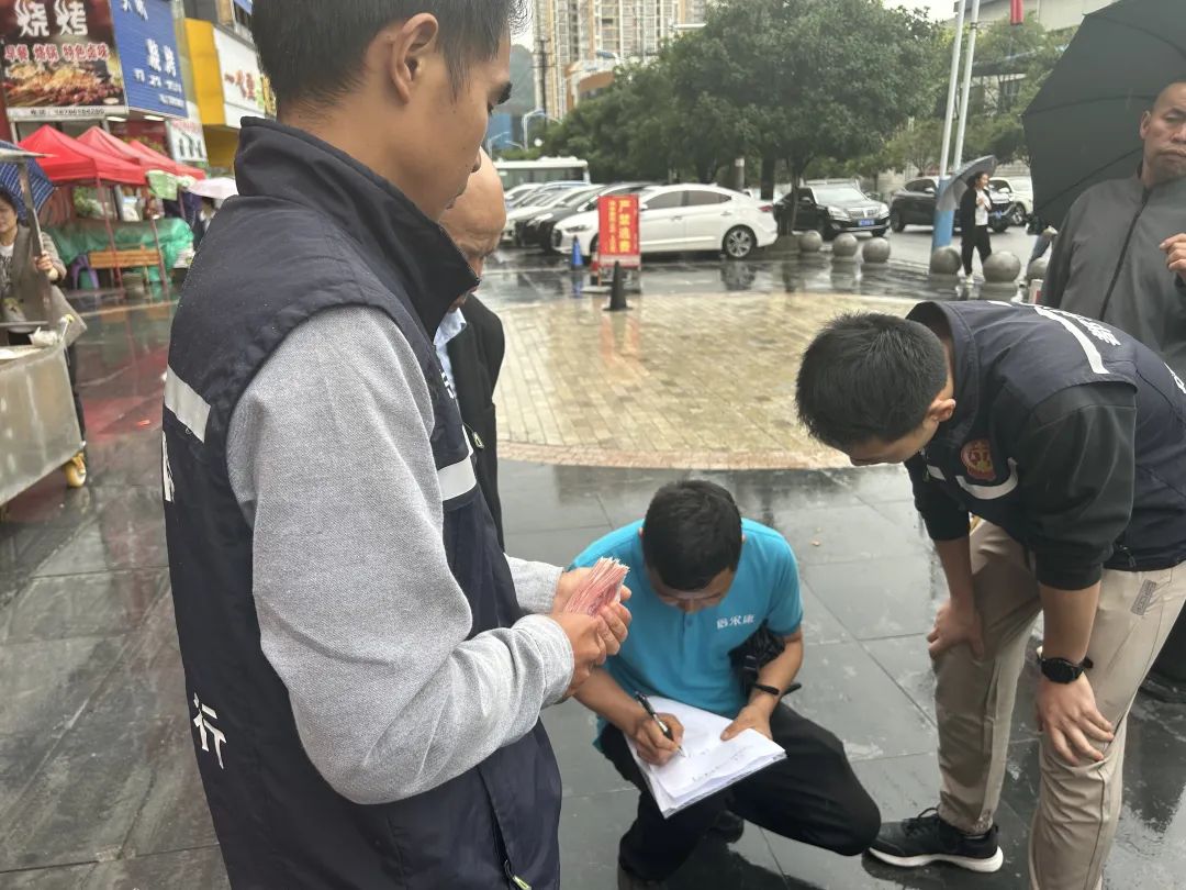 凌晨蹲守被执行人迅速拘留显神威,执拘联动敦促被执行人履行义务