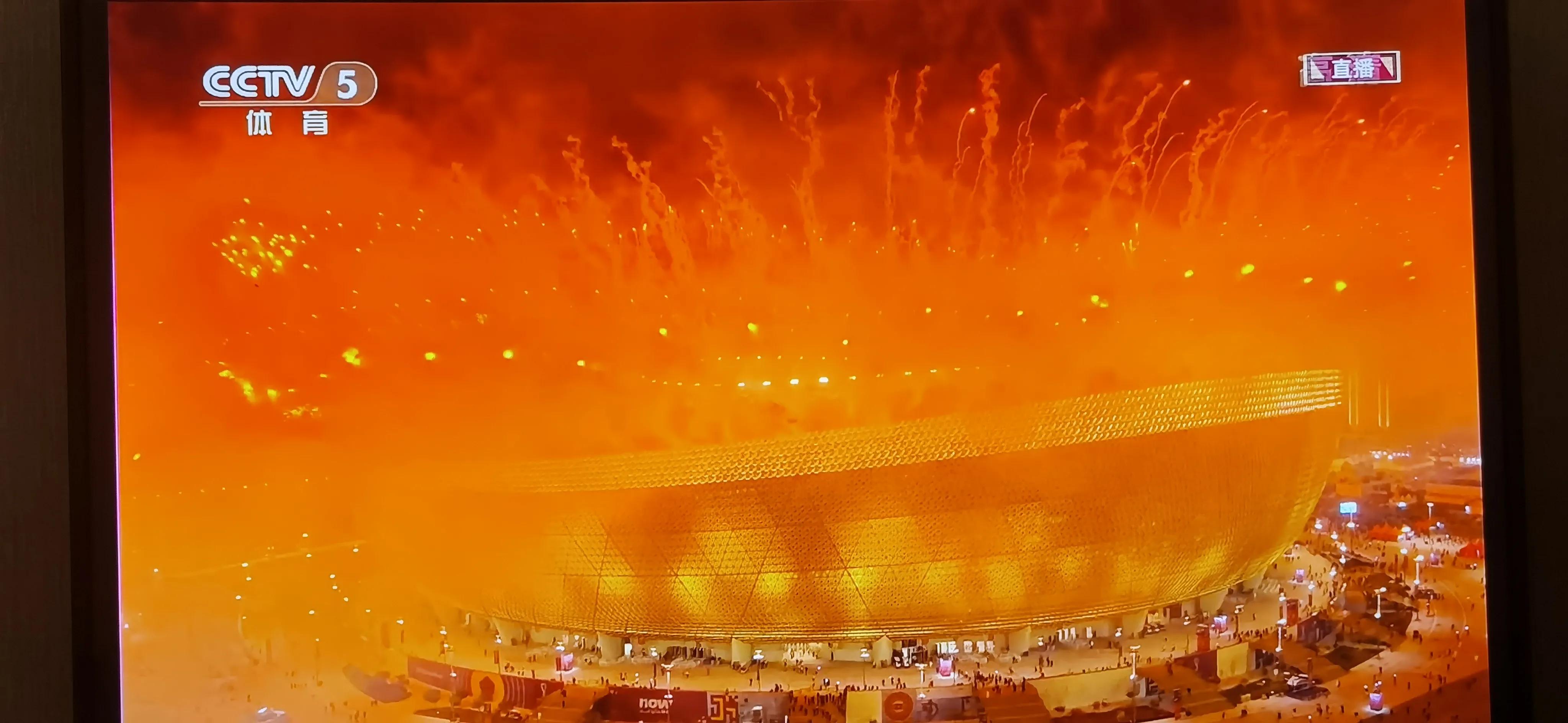 阿根廷夺冠梅西捧起大力神杯,阿根廷三夺世界杯冠军