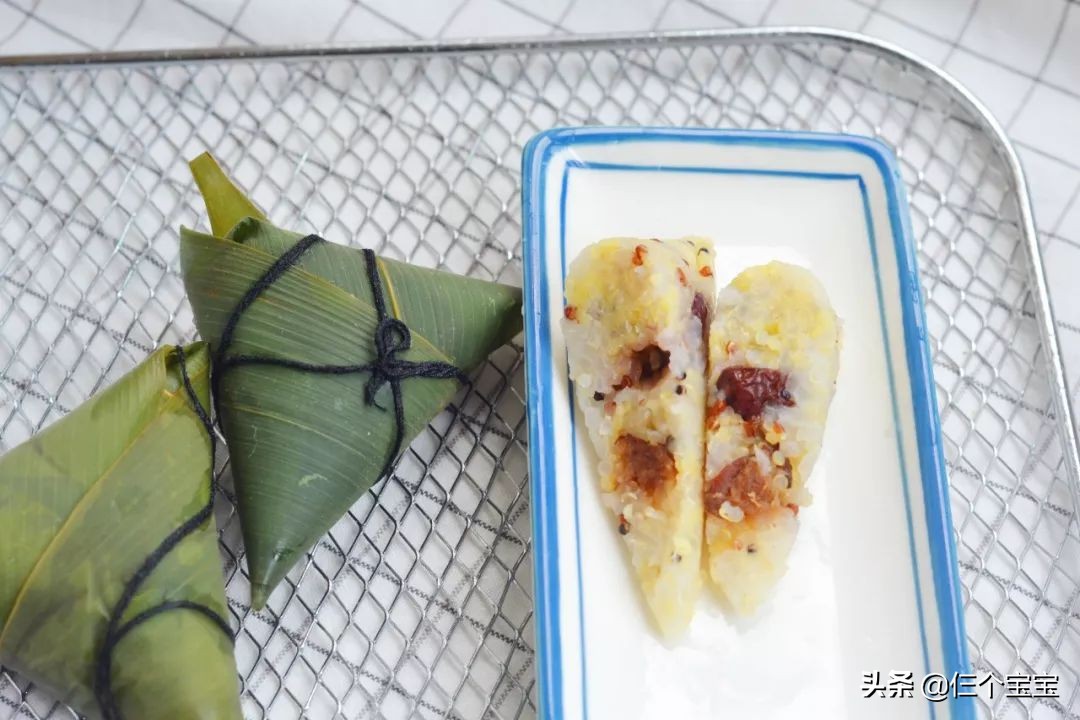 手残党怎么包四角粽子,六个月以上宝宝粽子做法