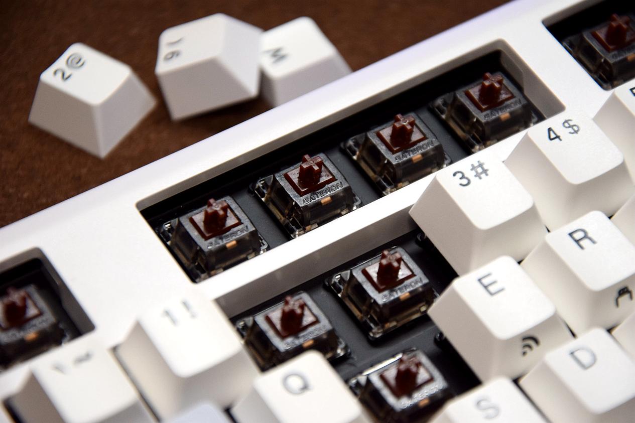 一年充电2次，这款无线机械键盘续航强得离谱，还可热插拔宏定义