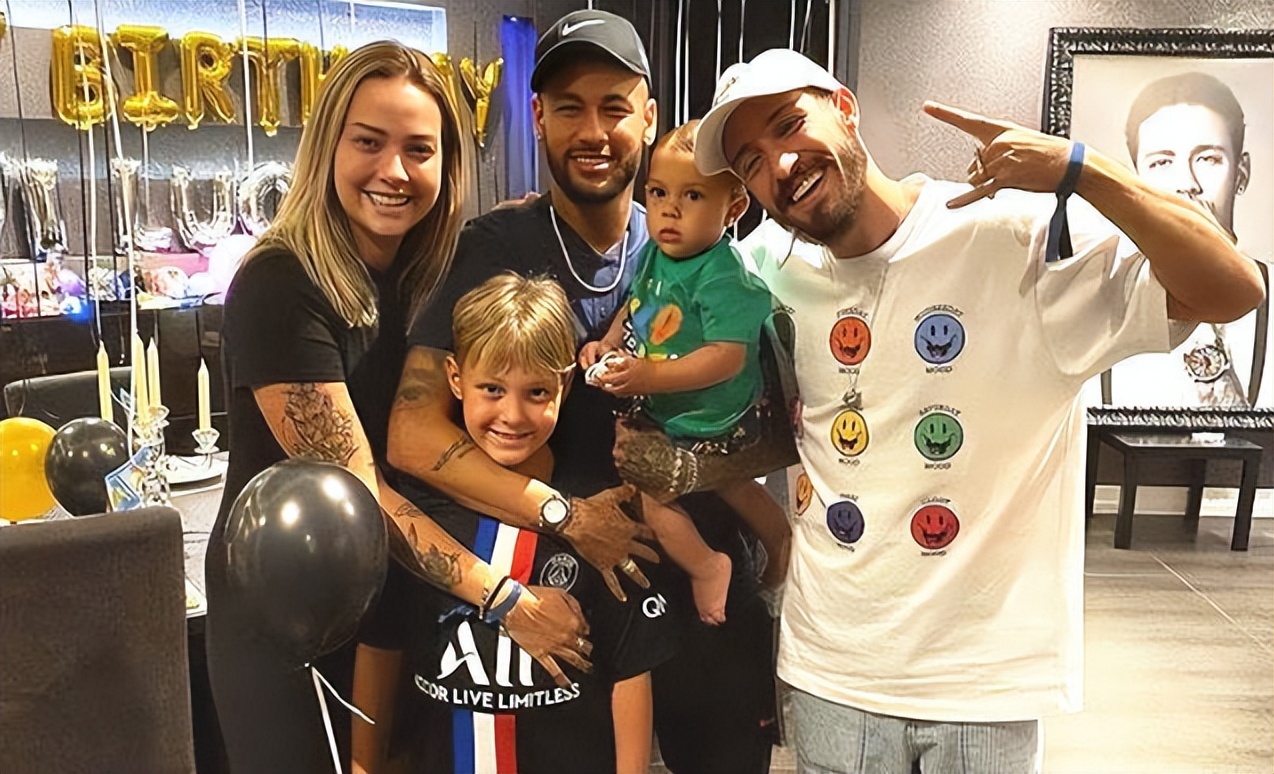 巨星内马尔究竟有几个女友呀,内马尔巨星系列