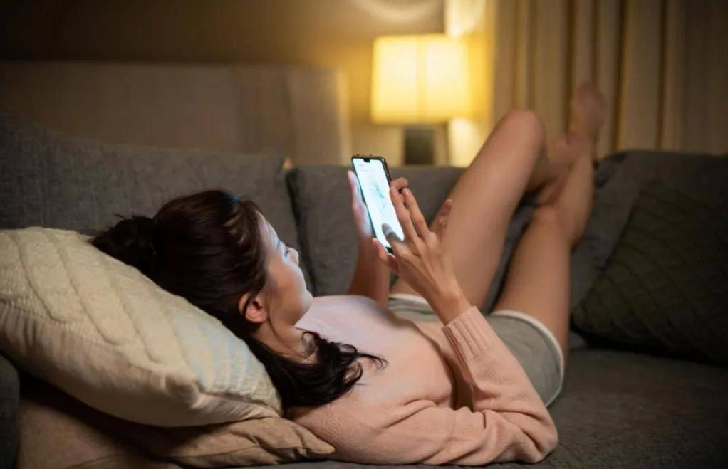 女性阴道有白色泡沫排出，可能暗示4种情况，不要不当回事