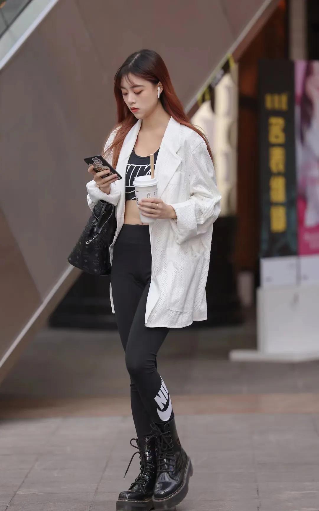 coach托特包和mcm哪个好看,买coach的包还是买mcm的包