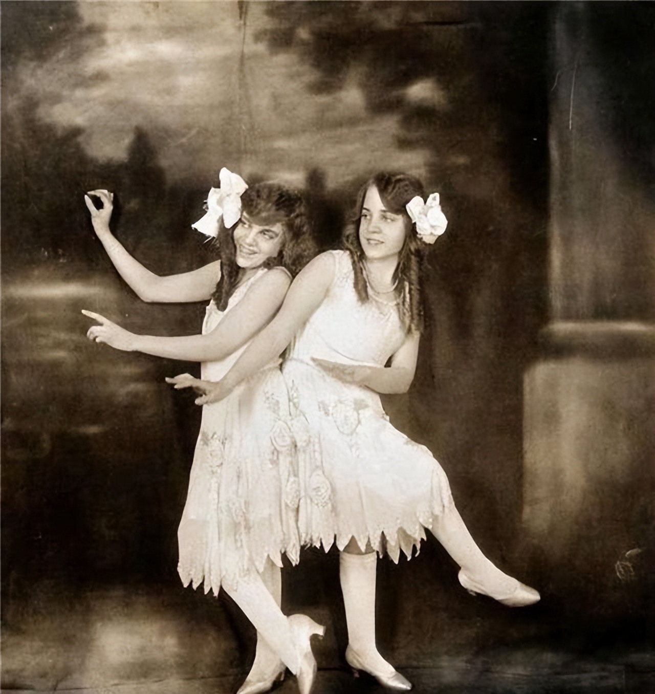 连体人一方死亡怎么办？妹妹去世后，连体姐姐被迫跟遗骸共同生活