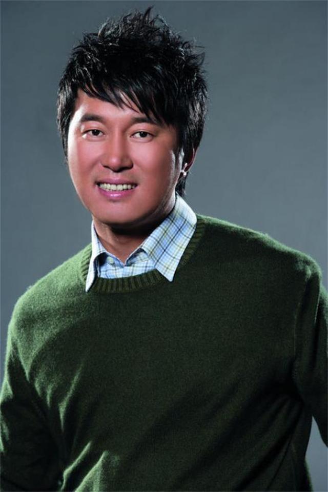 姚贝娜铜像图文,姚贝娜墓地雕塑