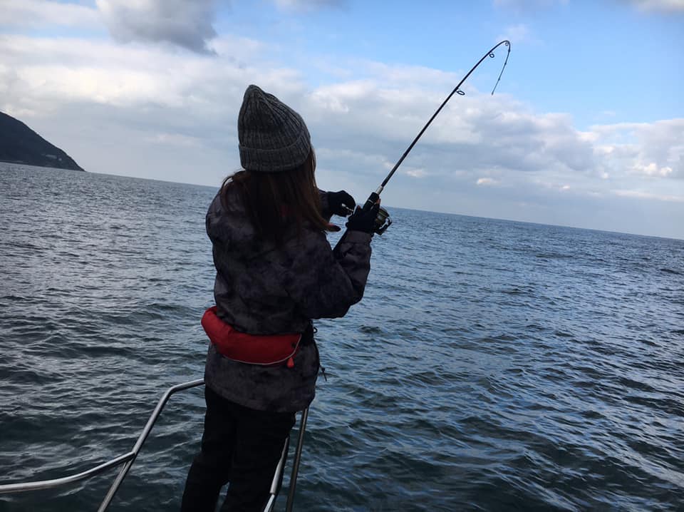 海钓鱼竿怎么抛得更远,海钓和路亚鱼竿的区别