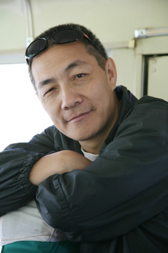 三年疫情狂赚222.8亿，男人靠“国难财”登顶富豪榜，网友：该