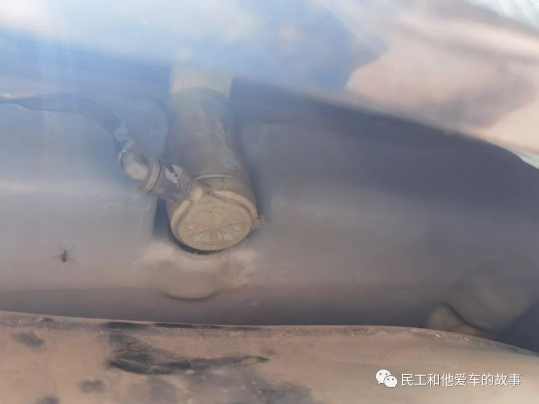 DIY给哈弗H5换个玻璃水壶电机，配件费10元，半个小时搞定。