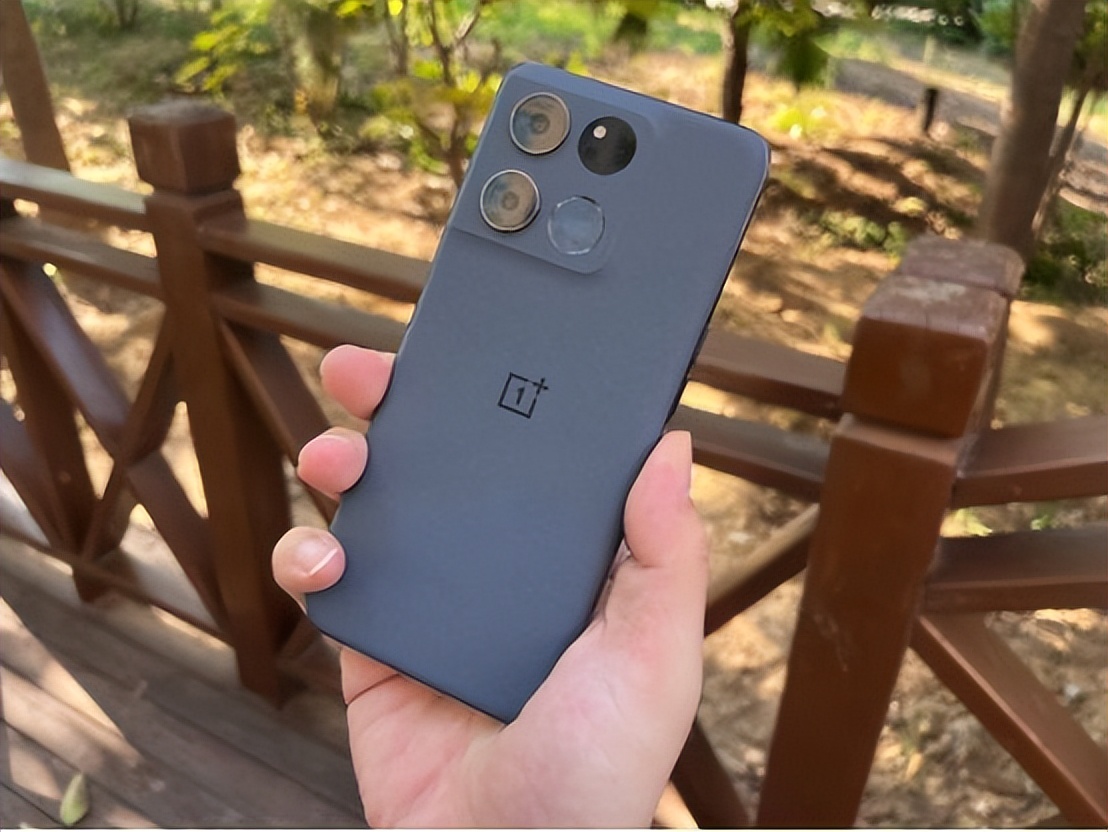 预算3000多一点哪款手机值得入手,推荐几款2000以内值得购买的手机