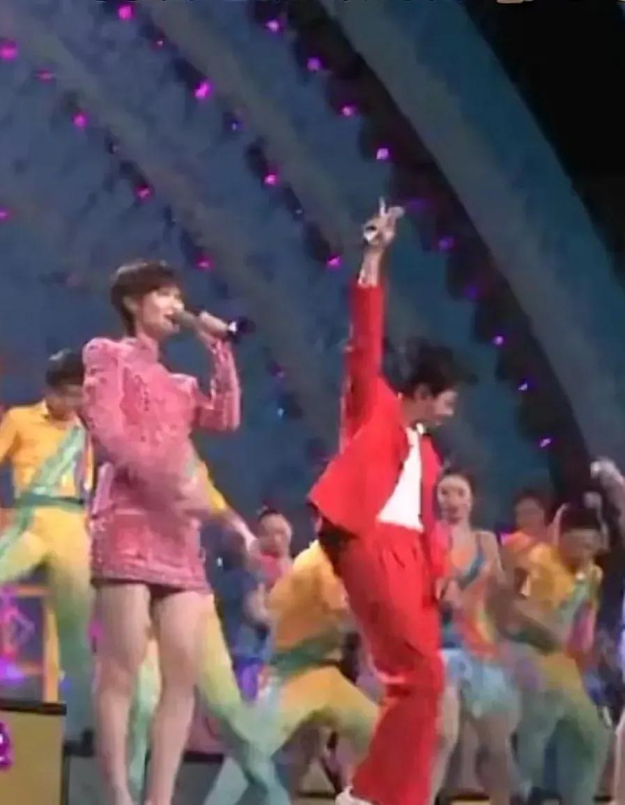 赵丽颖李宇春时髦吸睛,赵丽颖与李宇春