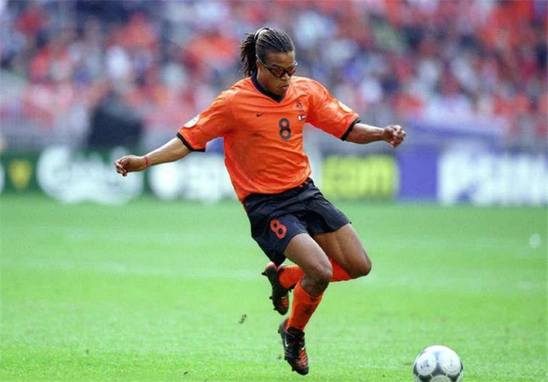 从米兰过客到国米累赘，还在尤文闹内讧，全能战士照样被性格耽误