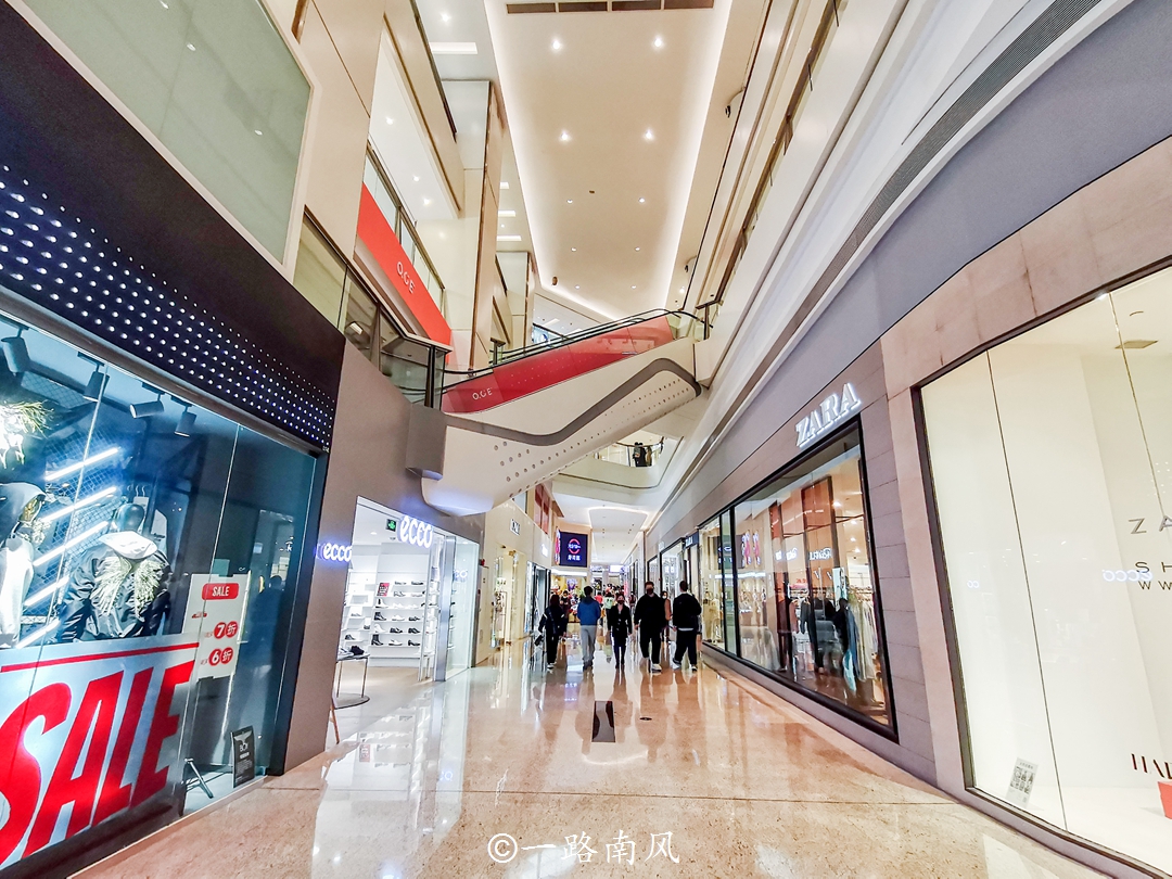 广州天河区人气商场，所在的位置原来是偏远郊区，现在却游人如织